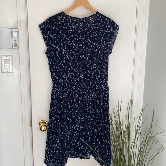 Dress - Picture 6 of 6